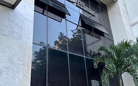Flat no Leblon, 2 Quadras da Praia, Academia e Arrumação Diária na Rua Dias Ferreira by Tata